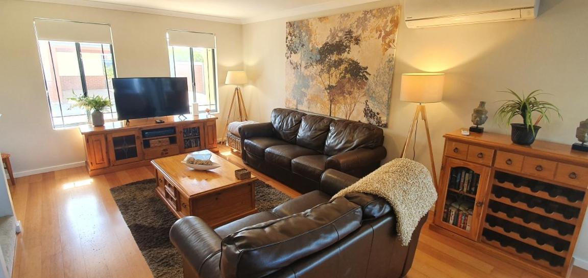 Palm Beach Manor Rockingham Luaran gambar