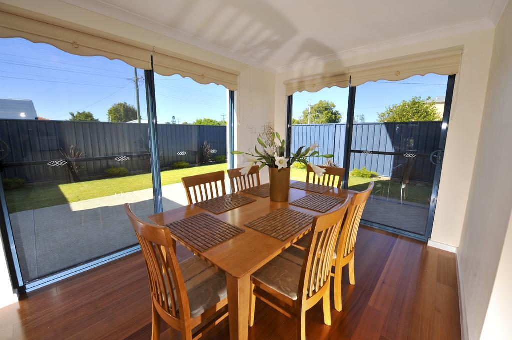 Palm Beach Manor Rockingham Luaran gambar